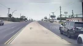 US: Suspects Jump From Moving Car During High Speed Chase In Laredo