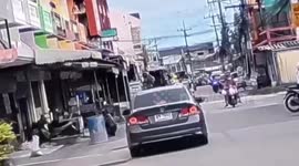 Shopkeeper dragged by motorcycle when drive-by thief snatches her bag