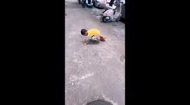 Tiny puppy joyfully chases kids in adorable street play in Guangdong, China
