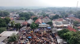 Indonesia: Indonesians flock to traditional livestock market ahead of Islamic festival of sacrifice