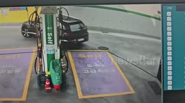 Driver forgot to remove fuel nozzle from car before driving off