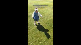 Adorable moment 1-year-old girl discovers her shadow for first time