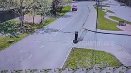 Cyclist knocks down park barrier and flees without reporting damage