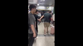 Chinese tourist accidentally holds stranger's hand in subway mix-up