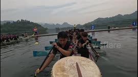 Dragon boat team rows with passion during festival in Hunan, China