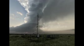 Powerful rotating thunderstorm captured in timelapse in Freedom, Oklahoma, USA