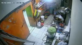 Man startled by rat and falls from ladder in Jakarta, Indonesia