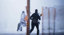 US, Los Angeles: Exposition Park Man With Machete Runs From Officers