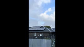 Singapore Airlines plane sways while landing through wind in Australia