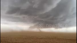 US: Possible Tornado Caught on Camera Near Brownfield, Texas