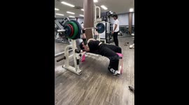 Gym-goer lets out gas after failed bench press in Daejeon, South Korea