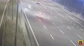 Türkiye: MOMENT - Five injured in dramatic car crash in Türkiye