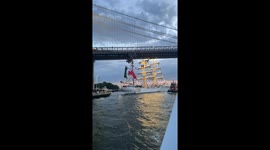 Witnessed a Ship Crash Into the Brooklyn Bridge