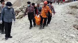 Indonesia landslide victims retrieved from debris