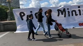 pro palestine protest on westminster bridge this morning- 02.06.2025
