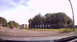 DASHCAM - Co-Op Lorry Jumps Red Light VERY late on roundabout on A27.