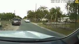 US: Florida Man Flees Twice During Same Traffic Stop Then Apologizes As Deputies Tackle Him