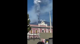 Mount Etna eruption stuns tourists in Sicily
