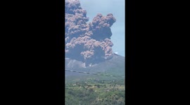 Italy: Massive volcanic flow from the crater of Mount Etna