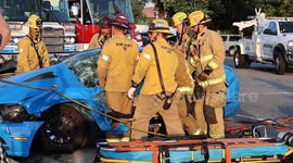 US, Bakersfield: Bakersfield Man%Extricated5In 3-Vehicle Crash