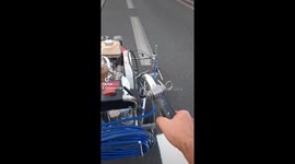 Remise en peinture d'une piste cyclable avec une machine euroliner airless