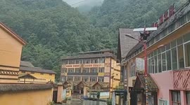 Building collapses as river bursts banks in China