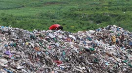 Kenya: Kenyans scavenge for recyclables at Nairobi dumpsite on World Environment Day