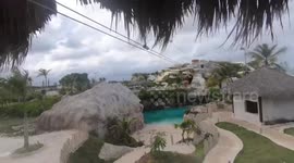 Zipline mishap sends man sliding back after collision in Santo Domingo, Dominican Republic