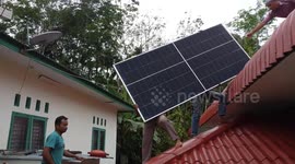 Drone Video: Communities in Indonesia Work Together to Install Solar Power Plants at Mosques