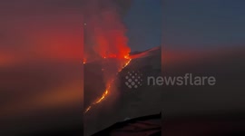 Helicopter battles Fort Fire approaching homes in Kern County, California