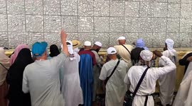 Saudi Arabia: Muslim pilgrims ‘stone the devil’ as part of Hajj in Saudi Arabia