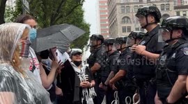 US: Dozens arrested as police disperse immigration protest at ICE building in New York