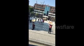Chinese school principal sends off students by performing splits at gates