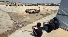 Children cheer up with volunteers despite Israeli threat in Gaza