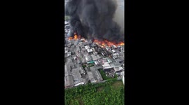 Fire engulfs hundreds of homes in Jakarta