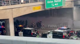 US: Anti-ICE Protesters Hurl Objects at Police Vehicles on LA Freeway Amid Unrest