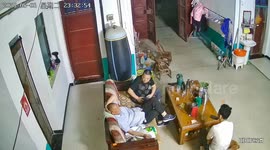 Water tank suddenly explodes inside house during casual chat in Henan, China