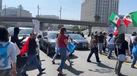 US: Anti-ICE protesters block Highway 101 in California