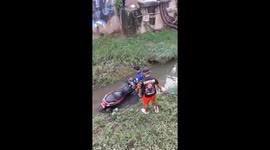 British tourist survives crashing his rented motorcycle into canal in Phuket