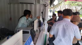 South Korea: South Koreans flock to Blue House after President Lee's announcement