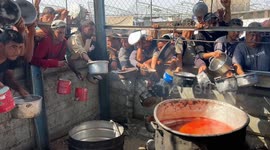 Displaced Palestinians receive hot meals amid deepening Gaza crisis