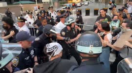 US: NYPD detain anti-ICE demonstrators amid 3rd day of protests in New York