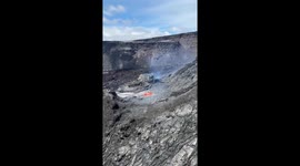 Researchers fly helicopter across Kilauea volcano in Hawaii