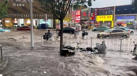 Flood causes major road delays in Hebei, China
