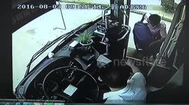 Woman carrying gas cylinder forces her way onto bus