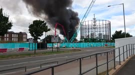 Closer video of Greenwich Peninsula Fire https://t.co/hJvxMWYTYE