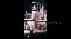 Disney character takes a tumble during show performance at Disney World