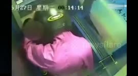 Man robs woman at cashpoint in China