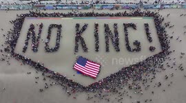 US: Thousands of protesters form ‘No Kings’ human banner on Ocean beach in San Francisco
