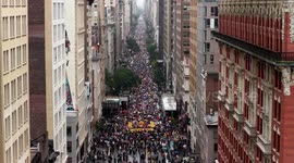 US: No Kings: Thousands take to streets of New York over immigration raids